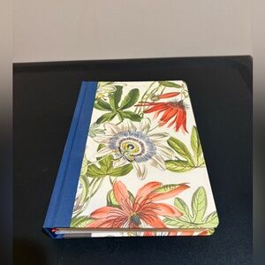 New Hallmark Notebook / Journal - Flowers - Carnet - With Lines dates 300 Pages